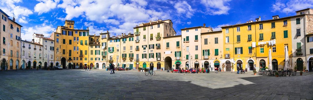 Beautiful colorful square - Piazza dell Anfiteatro in Lucca. Tus